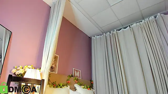 Snapshot of Dearly_Emily chatting on 11-17-25, 05:30 Dearly Emily online show from 11-17-25, 05:30