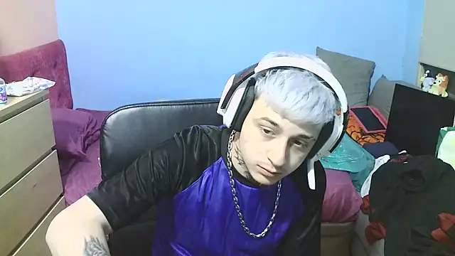 Snapshot of Nenejoven16- chatting on 02-08-25, 02:36 Nenejoven16- online show from 02-08-25, 02:36