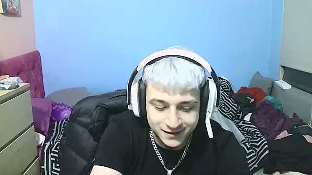 Snapshot of Nenejoven16- chatting on 02-17-25, 02:31 Nenejoven16- online show from 02-17-25, 02:31