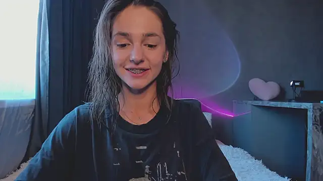 Snapshot of JudyAngil chatting on 09-22-25, 04:47 JudyAngil online show from 09-22-25, 04:47