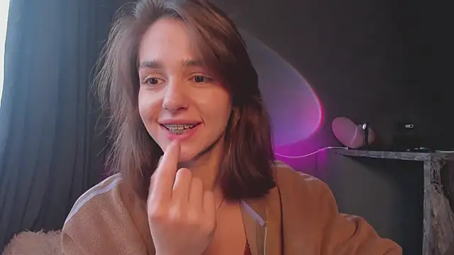 Snapshot of JudyAngil chatting on 10-15-25, 06:02 JudyAngil online show from 10-15-25, 06:02