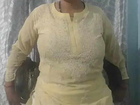 Snapshot of cute-priy chatting on 05-15-26, 07:48 cute-priy online show from 05-15-26, 07:48