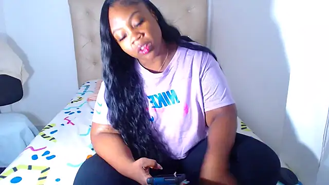 Snapshot of Megaanfox chatting on 11-10-25, 03:11 Megaanfox online show from 11-10-25, 03:11