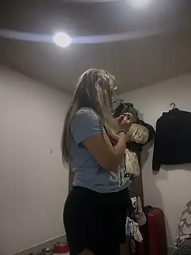 Snapshot of Khalyk_G chatting on 09-23-25, 05:43 Khalyk G online show from 09-23-25, 05:43