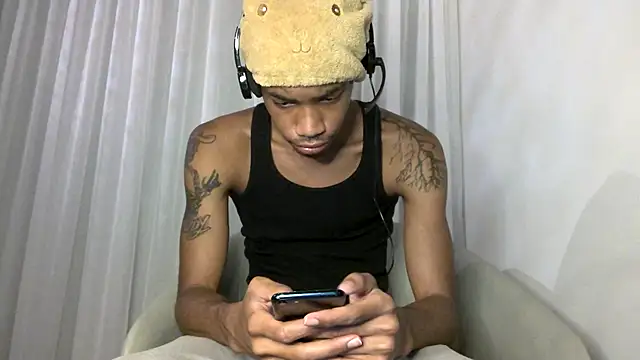 Skinnyblackman online show from 10-29-25, 01:30