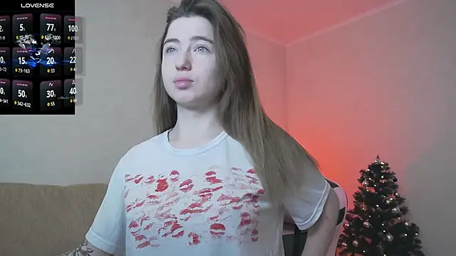 Snapshot of Luxuryalma chatting on 12-15-25, 05:55 Luxuryalma online show from 12-15-25, 05:55