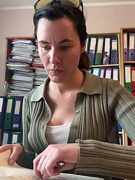 Snapshot of Sara_darling chatting on 03-12-25, 11:42 Sara darling online show from 03-12-25, 11:42