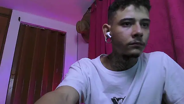 Snapshot of Ceder-Calistenes chatting on 11-13-25, 06:01 Ceder-Calistenes online show from 11-13-25, 06:01