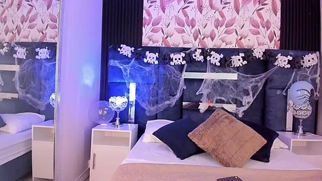 Larabrooks online show from 10-28-25, 07:38