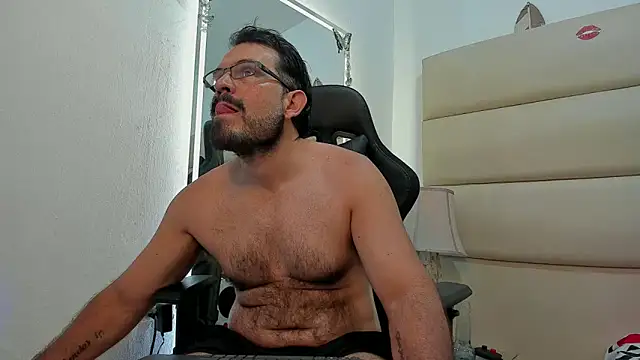 Snapshot of SbasTone_Muscle chatting on 11-06-25, 12:28 SbasTone Muscle online show from 11-06-25, 12:28