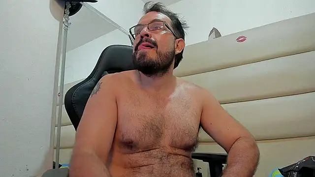 Snapshot of SbasTone_Muscle chatting on 11-13-25, 09:19 SbasTone Muscle online show from 11-13-25, 09:19