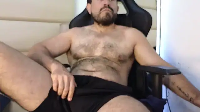 Snapshot of SbasTone_Muscle chatting on 12-16-25, 03:06 SbasTone Muscle online show from 12-16-25, 03:06