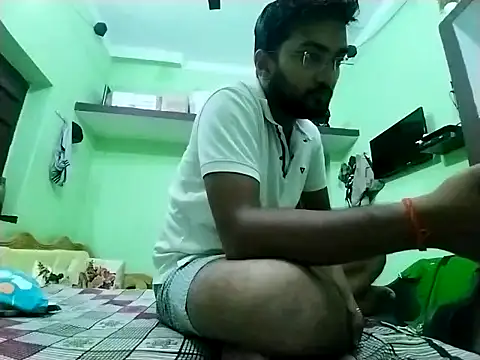 Snapshot of bigvorn6 chatting on 10-19-25, 04:07 bigvorn6 online show from 10-19-25, 04:07