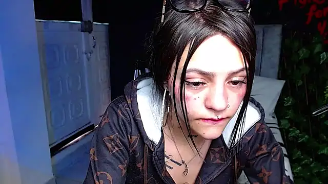 Snapshot of Violettasquirt chatting on 04-29-26, 05:30 Violettasquirt online show from 04-29-26, 05:30