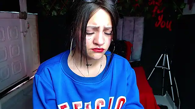 Snapshot of Violettasquirt chatting on 05-08-26, 01:38 Violettasquirt online show from 05-08-26, 01:38