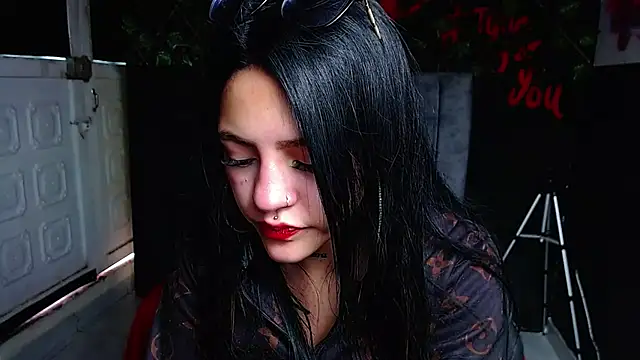 Snapshot of Violettasquirt chatting on 05-11-26, 01:28 Violettasquirt online show from 05-11-26, 01:28