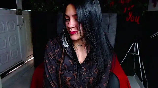 Snapshot of Violettasquirt chatting on 05-11-26, 02:45 Violettasquirt online show from 05-11-26, 02:45