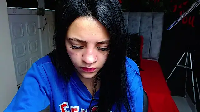 Snapshot of Violettasquirt chatting on 05-13-26, 02:14 Violettasquirt online show from 05-13-26, 02:14