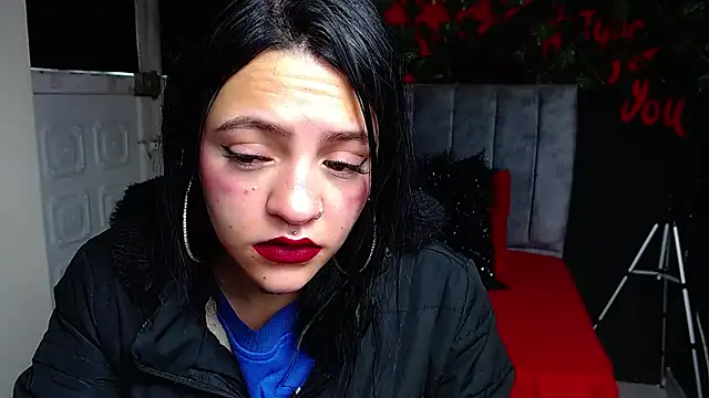 Snapshot of Violettasquirt chatting on 05-14-26, 01:29 Violettasquirt online show from 05-14-26, 01:29