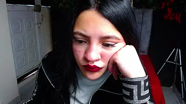 Snapshot of Violettasquirt chatting on 05-15-26, 01:51 Violettasquirt online show from 05-15-26, 01:51