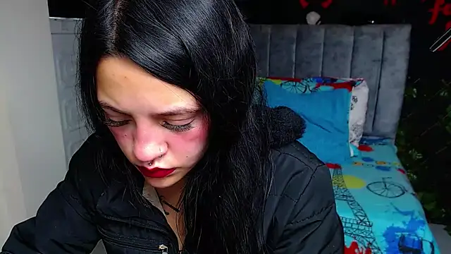 Snapshot of Violettasquirt chatting on 05-19-26, 03:18 Violettasquirt online show from 05-19-26, 03:18