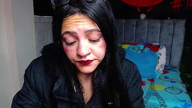 Snapshot of Violettasquirt chatting on 05-23-26, 02:21 Violettasquirt online show from 05-23-26, 02:21