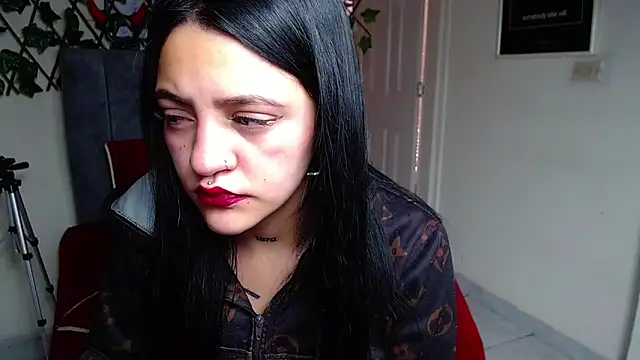 Snapshot of Violettasquirt chatting on 05-26-26, 02:02 Violettasquirt online show from 05-26-26, 02:02