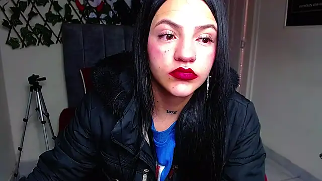 Snapshot of Violettasquirt chatting on 05-27-26, 01:30 Violettasquirt online show from 05-27-26, 01:30