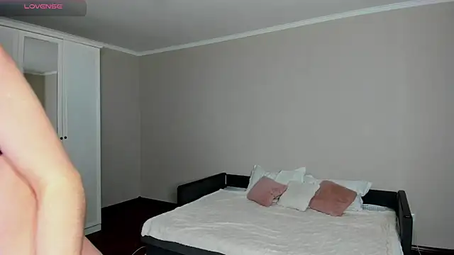 -Sacura- online show from 11-20-25, 04:07