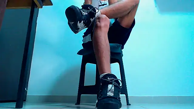 Snapshot of mastersmits chatting on 02-12-26, 02:06 mastersmits online show from 02-12-26, 02:06