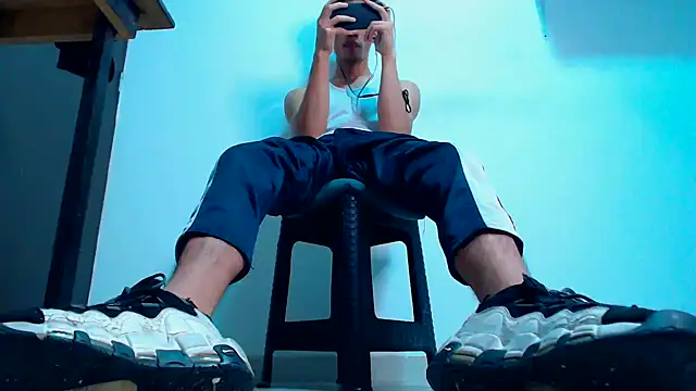 Snapshot of mastersmits chatting on 02-19-26, 02:18 mastersmits online show from 02-19-26, 02:18