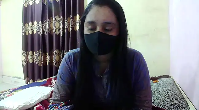 Snapshot of LovelyRose69 chatting on 12-18-24, 02:17 LovelyRose69 online show from 12-18-24, 02:17