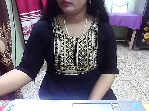 Snapshot of LovelyRose69 chatting on 10-05-25, 02:04 LovelyRose69 online show from 10-05-25, 02:04