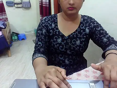 Snapshot of LovelyRose69 chatting on 06-09-26, 01:23 LovelyRose69 online show from 06-09-26, 01:23