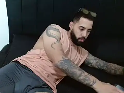 Snapshot of Hendry_ chatting on 12-13-24, 12:20 Hendry online show from 12-13-24, 12:20