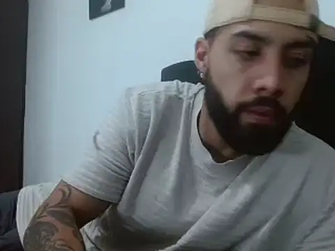 Snapshot of Hendry_ chatting on 12-14-24, 05:07 Hendry online show from 12-14-24, 05:07