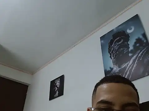 Snapshot of Hendry_ chatting on 12-15-24, 11:31 Hendry online show from 12-15-24, 11:31