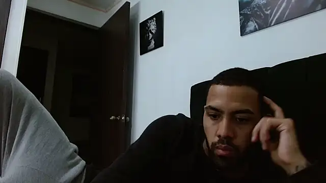 Snapshot of Hendry_ chatting on 02-02-25, 02:17 Hendry online show from 02-02-25, 02:17