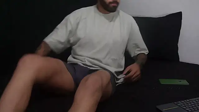 Snapshot of Hendry_ chatting on 02-07-25, 11:13 Hendry online show from 02-07-25, 11:13