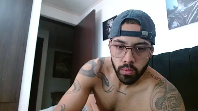 Snapshot of Hendry_ chatting on 03-08-25, 01:50 Hendry online show from 03-08-25, 01:50