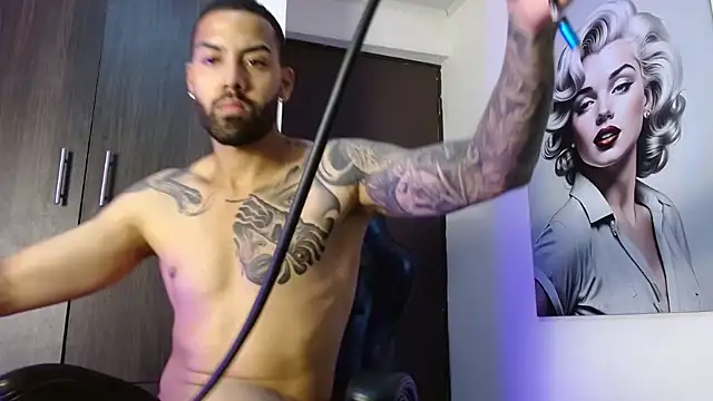 Snapshot of Hendry_ chatting on 10-08-25, 03:26 Hendry online show from 10-08-25, 03:26