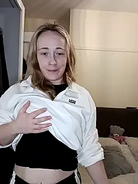 Snapshot of Teagan_B chatting on 01-13-25, 02:21 Teagan B online show from 01-13-25, 02:21