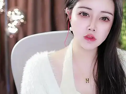 Qiaoqiao  online show from 01-08-25, 10:37