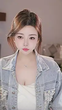 Qiaoqiao  online show from 12-20-25, 04:14