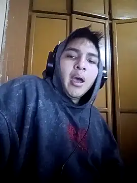 Snapshot of LoganFinds chatting on 10-29-25, 01:24 LoganFinds online show from 10-29-25, 01:24