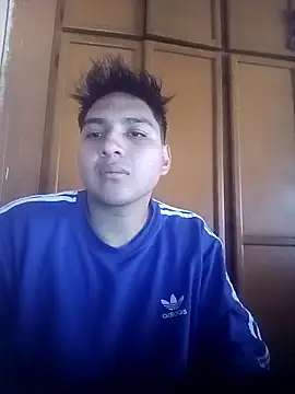 Snapshot of LoganFinds chatting on 12-17-25, 01:50 LoganFinds online show from 12-17-25, 01:50