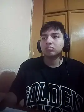 Snapshot of LoganFinds chatting on 12-19-25, 03:46 LoganFinds online show from 12-19-25, 03:46