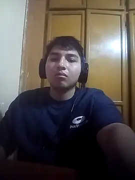 Snapshot of LoganFinds chatting on 12-21-25, 03:57 LoganFinds online show from 12-21-25, 03:57
