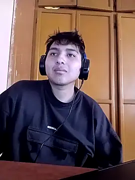 Snapshot of LoganFinds chatting on 02-19-26, 05:20 LoganFinds online show from 02-19-26, 05:20