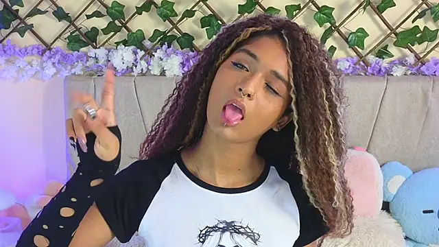 Snapshot of baby_kaliope chatting on 02-22-25, 10:07 baby kaliope online show from 02-22-25, 10:07